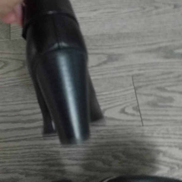 Genuine leather shoes boots by le Chateau - Picture 9 of 12